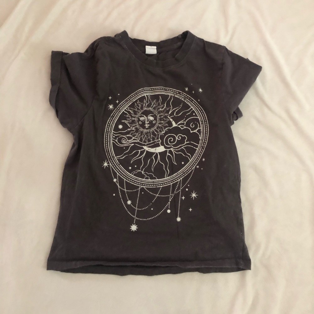 Graphic tee-shirt